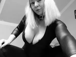 Myfreecams Live Sex Cam of BlondeKylie