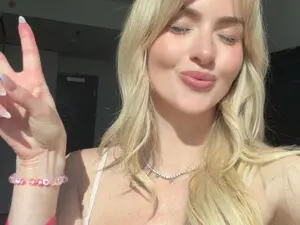 Myfreecams Watch Live Sex Cams of Luna_Faye_