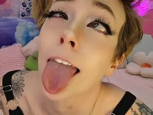 Myfreecams Nude Webcam of Riley_Cyriis