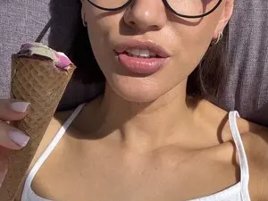 Myfreecams Free Porn Cam of HotDoll19