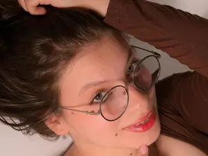 Myfreecams Adult Video Chat of Liiliie_petite