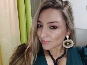 Myfreecams Live Sex Cam of Valeryadiaz