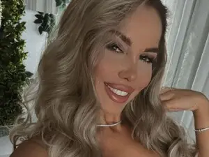 Myfreecams Nude Webcam of ZinaSquirts