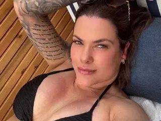 Streamate Adult Webcams of TheNaughtyMilfNextDoor