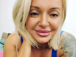 Streamate Private Sex Chat of BustyEmaXX