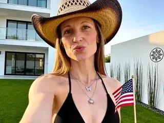 Streamate Live Sex Cam of MissIvySinclair