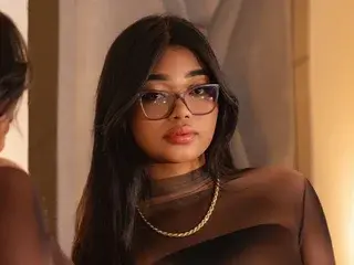 Streamate Live Sex Cam of CoralValmont