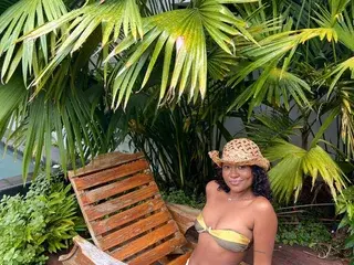 Streamate Live Porn of IvonneBrunettee