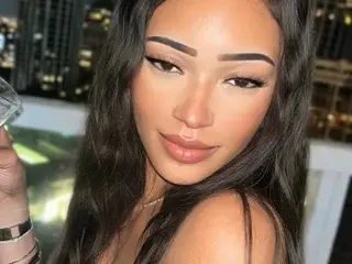 Streamate Sex Cam of ValeriaImaniLin