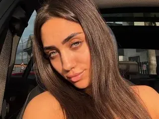 Streamate Live Sex Cam of IsLucyCherry