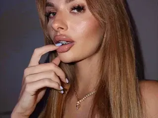 Streamate Free Live Porn of LeyaMeyers