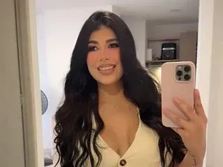 Streamate Live Sex Cam of SharaSoto