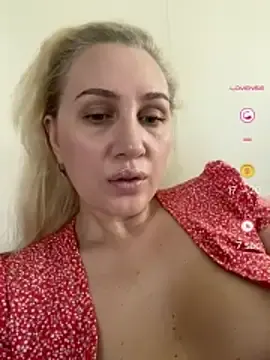 Stripchat Live Sex of YourBlondee