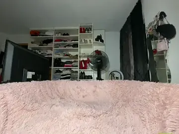 Stripchat Live Sex Cam of Tyraride