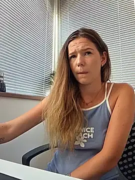 Stripchat Sex Cam of lucie_mehott