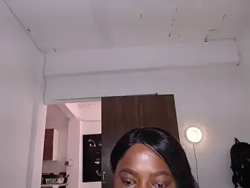 Stripchat Sex Cam of yselahot