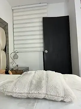 Stripchat Sex Cam of ALISSON_FOXXX1