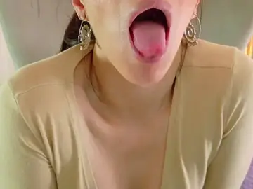 Stripchat Free Porn Cam of magali_19