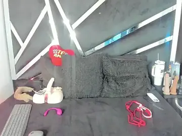Stripchat Live Sex Cam of Coralhtx