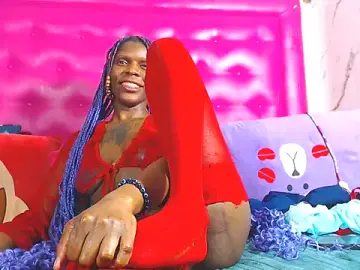Stripchat Sex Cam of LoloQueen5