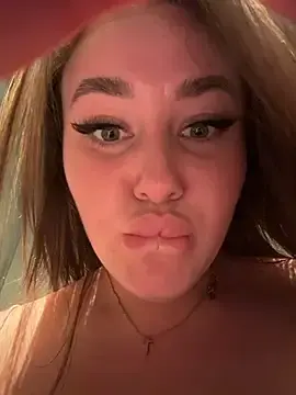 Stripchat Nude Webcam of KiraSunshine