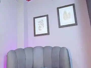 Stripchat Free Live Porn of Roxanna_moore