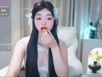 Stripchat Live Sex Cam of SWEETRAIN1314
