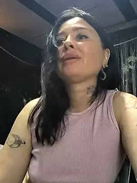 Stripchat Live Sex Cam of KikiXRed