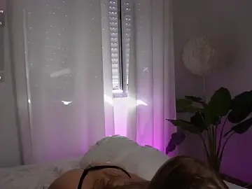 Stripchat Live Sex of HelloKikky1
