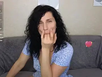 Stripchat Live Sex Cam of mylady_xenia