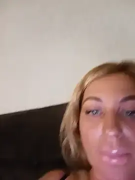 Stripchat Live Sex Cam of MiaMooly