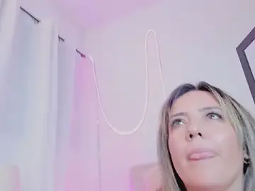 Stripchat Live Sex Cam of miaapril