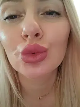 Stripchat Free Porn Cam of LadyLolyPop_