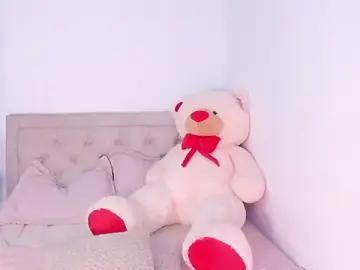 Stripchat Sex Cam of Gia-Lennox