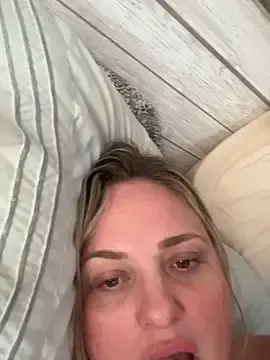 Stripchat Sex Cam of 1SexyQueen