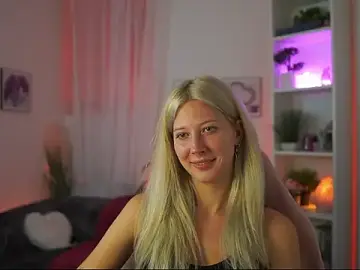 Stripchat Live Sex Cam of EmilySwann_