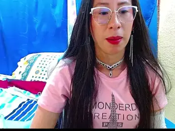 Stripchat Live Sex Cam of Gia_leinn