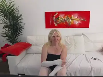 Stripchat Free Porn Cam of YourBustyBarbara