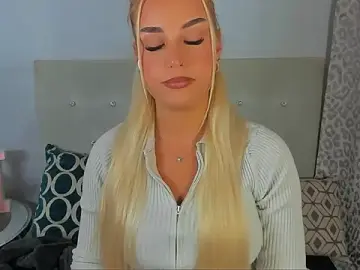 Stripchat Free Porn Cam of KristyHoney