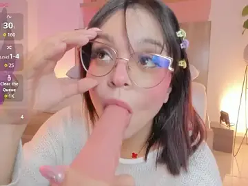 Stripchat Nude Webcam of Clara_Luu
