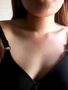 Stripchat Live Sex Cam of HoaHongXanh22