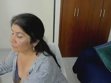 Stripchat Watch Live Sex Cams of kiraGeiner
