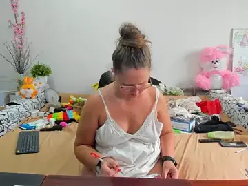 Stripchat Sex Cam of IamYourNarcotic