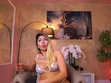 Stripchat Live Sex Cam of LucyyRosse