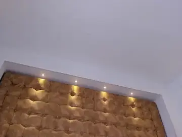 Stripchat Free Porn Cam of violet_giraldo