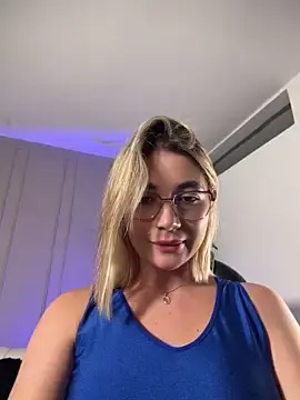 Stripchat Free Porn Cam of Emmazane_