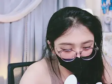 Stripchat Sex Cam of Chan_Chann