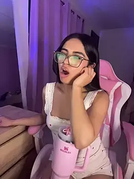 Stripchat Free Porn Cam of Emily-14