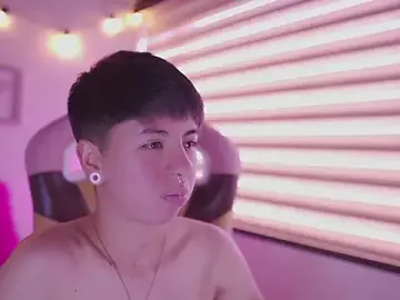 Stripchat Adult Webcam of tommy_blue