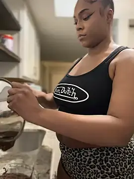 Stripchat Free Live Porn of CandyLuxxxx